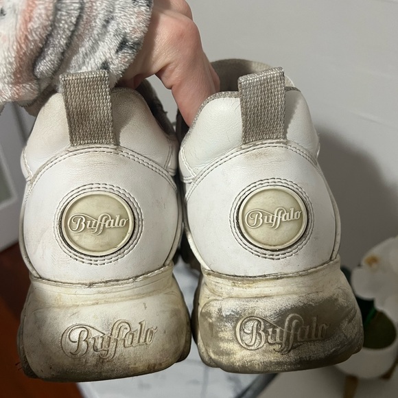 White Buffalo sneakers - Picture 4 of 8